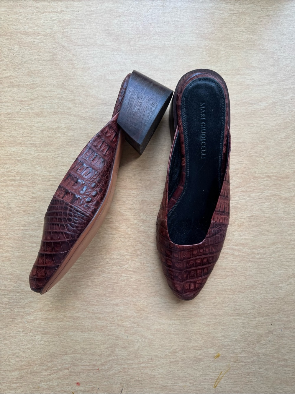 Mari Giudicelli Leblon Croc-Embossed Brown Leather Block Heel Mules size 39/8